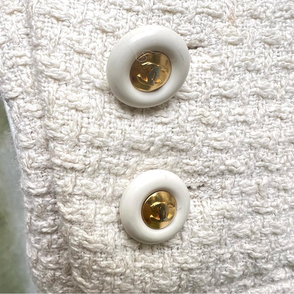 Vintage 90's CHANEL vanilla knit blazer jacket 17 logo buttons double br… - Picture 6 of 13